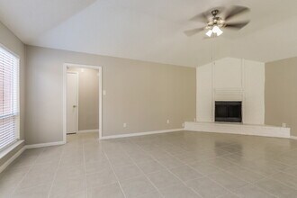 16919 Amidon Dr in Spring, TX - Foto de edificio - Building Photo