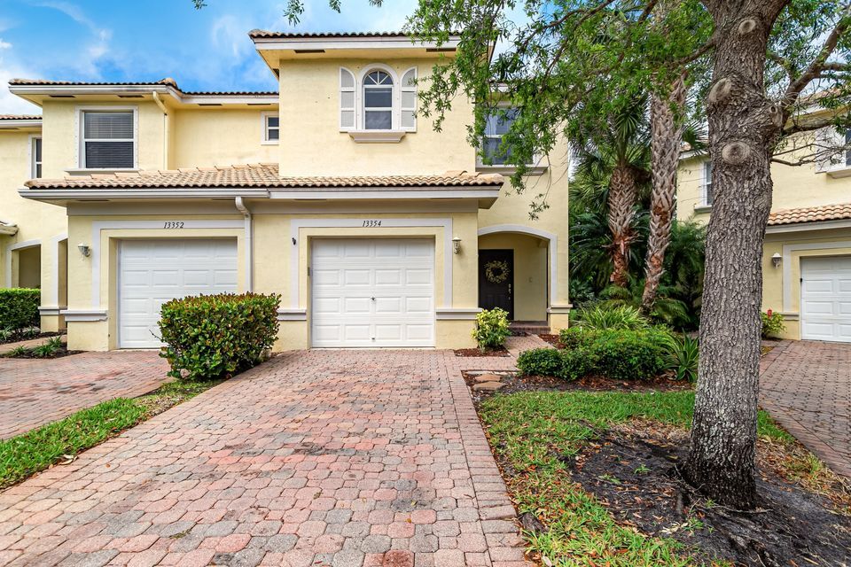 13354 Georgian Ct in Wellington, FL - Building Photo