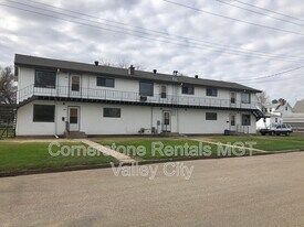 807 3rd St SW in Valley City, ND - Building Photo
