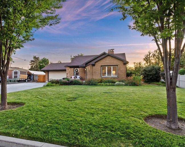 property at 5388 Kenwood Dr