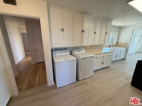 3237 Midvale Ave in Los Angeles, CA - Building Photo - Building Photo