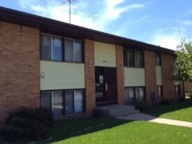 213 13th St SW in Owatonna, MN - Building Photo