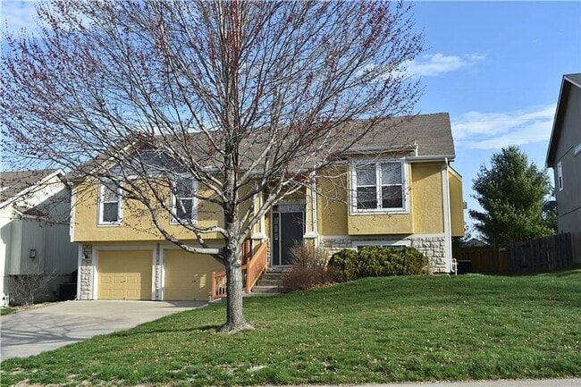 732 Highland Dr in Leavenworth, KS - Building Photo - Building Photo