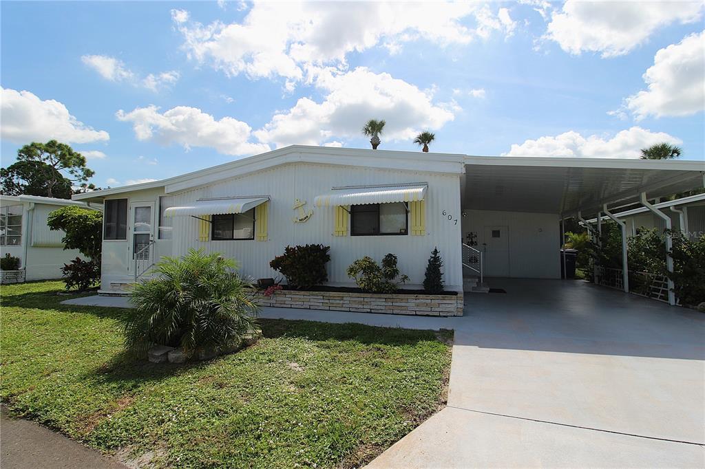 607 Cervina Dr N in Venice, FL - Building Photo