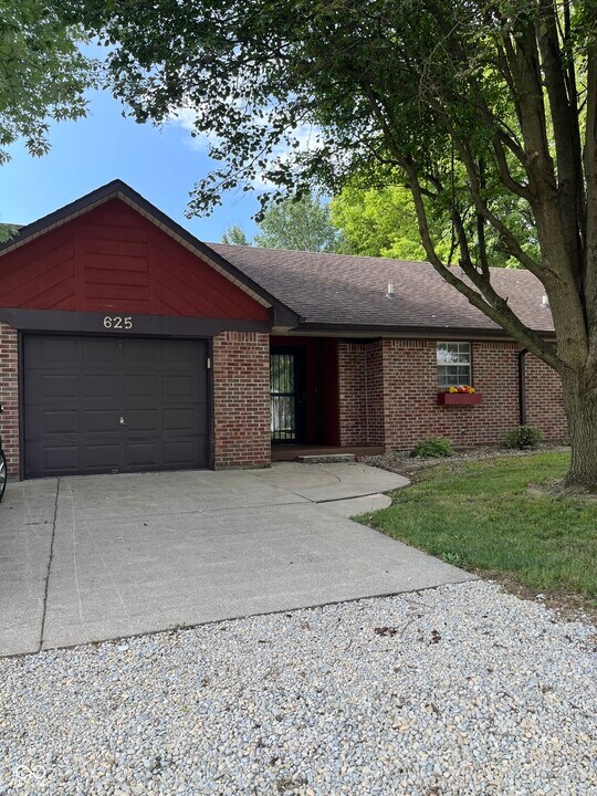 623-625-625 E Franklin St in Shelbyville, IN - Building Photo