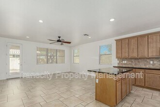 1402 S Newberry Ln in Tempe, AZ - Foto de edificio - Building Photo