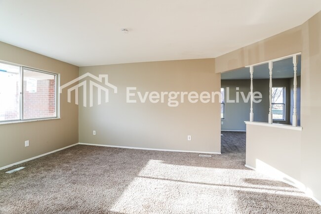 868 Liverpool Pl in Westerville, OH - Foto de edificio - Building Photo