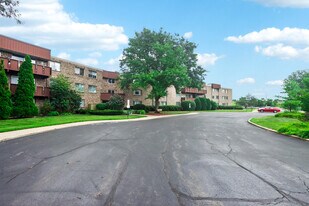 2650 Brookwood Way Dr in Rolling Meadows, IL - Building Photo