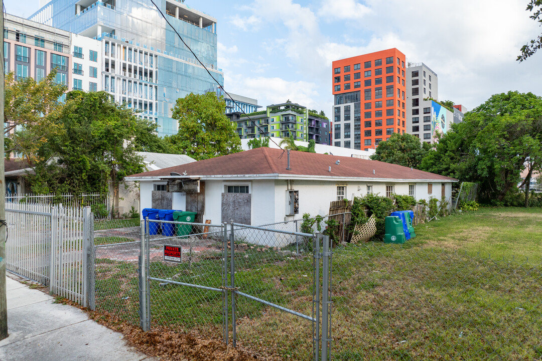 130 NW 30th St in Miami, FL - Building Photo