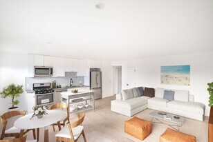 1552 Hi Point St in Los Angeles, CA - Building Photo