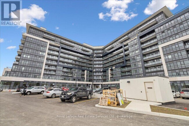 395 Dundas St W in Oakville, ON - Building Photo - Building Photo