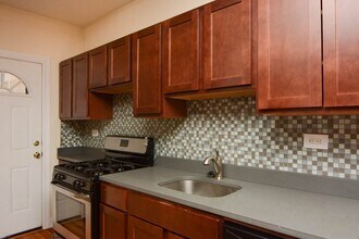 629 W Cornelia Ave in Chicago, IL - Building Photo - Building Photo