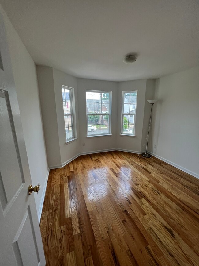 93 Longfellow St in Carteret, NJ - Foto de edificio - Building Photo