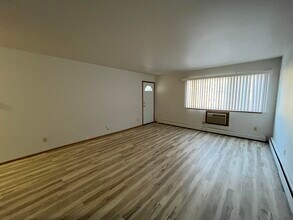 3809 S 35th St in Greenfield, WI - Foto de edificio - Building Photo