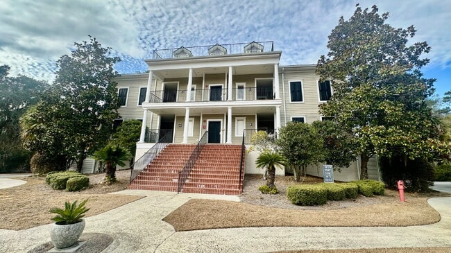 property at 7 Cres Point Dr