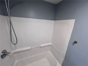 175 Child St in Warren, RI - Foto de edificio - Building Photo