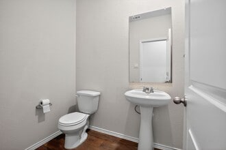 145 Honors St in Floresville, TX - Building Photo - Building Photo