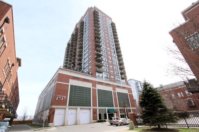 1717 S Prairie Ave in Chicago, IL - Building Photo