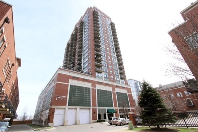 property at 1717 S Prairie Ave