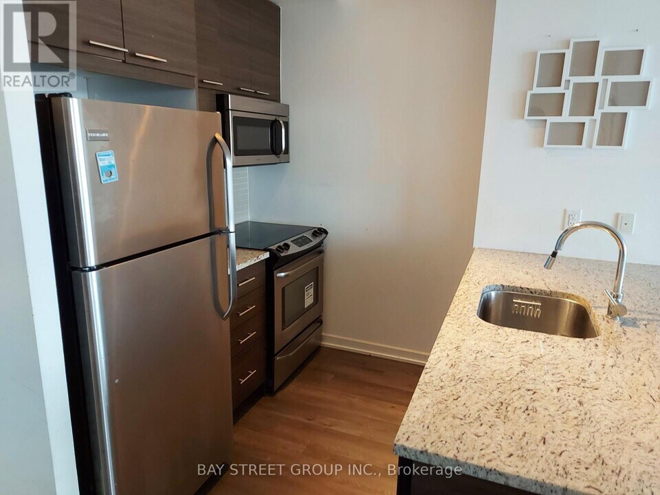 66-2566 Forest Manor Rd in Toronto, ON - Building Photo