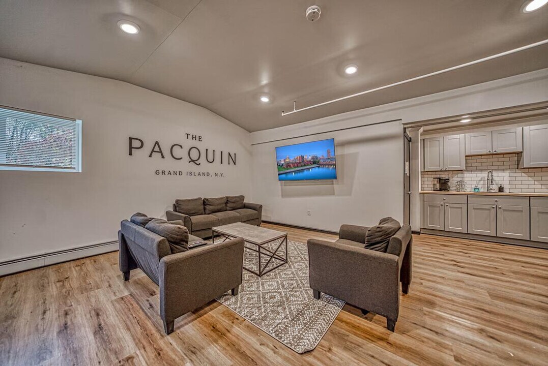 1709 Grand Island Blvd in Grand Island, NY - Building Photo