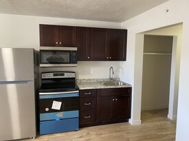 570 W Main St, Unit Green River Inn Apartment in Green River, UT - Building Photo