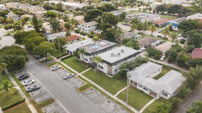 2040 NE 170th St in North Miami Beach, FL - Building Photo - Building Photo