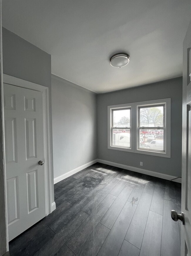 211-45 Jamaica Ave in Queens, NY - Building Photo - Building Photo