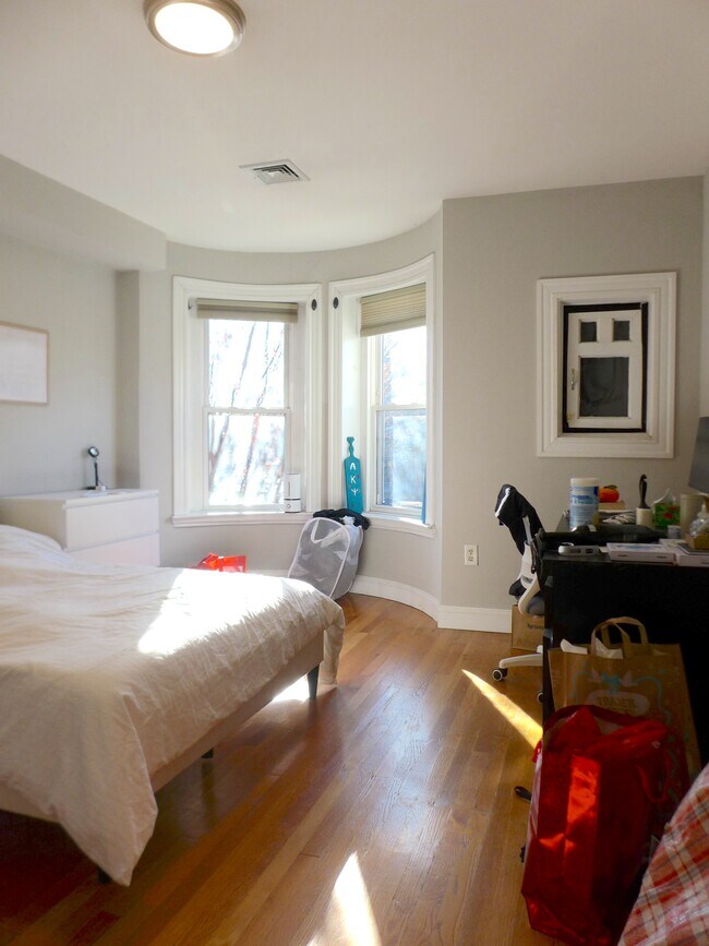 77 Windsor St in Boston, MA - Foto de edificio - Building Photo