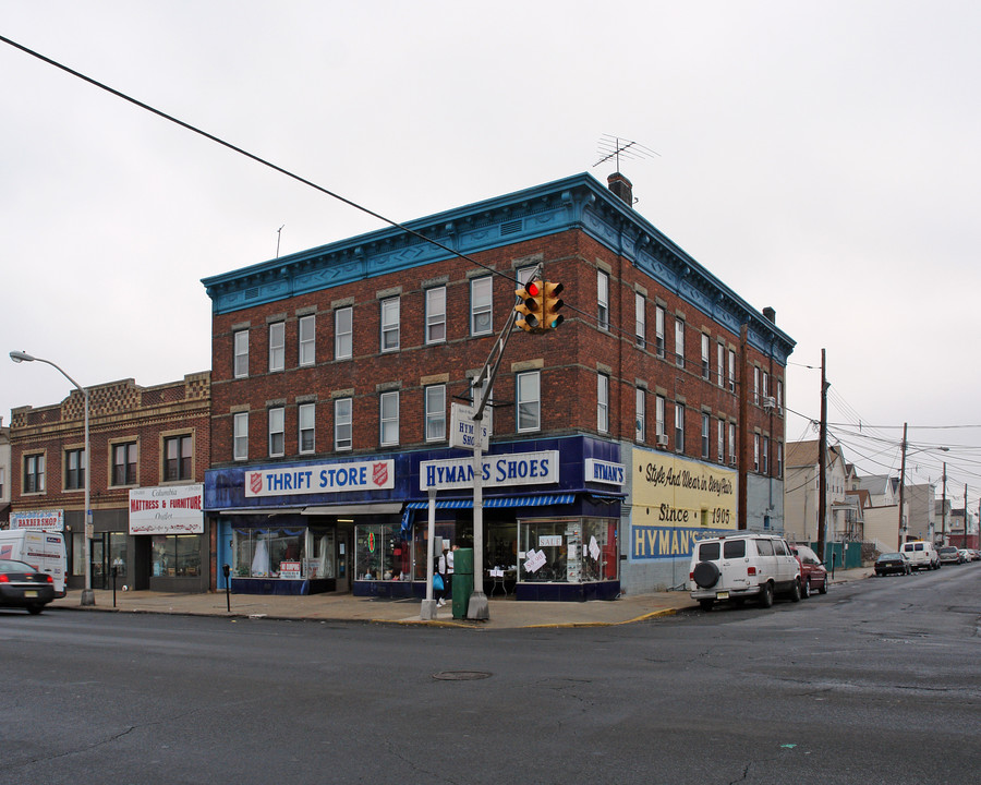 482 Avenue C in Bayonne, NJ - Building Photo