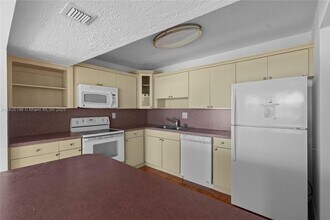 1410 S Ocean Dr, Unit 208 in Hollywood, FL - Building Photo - Building Photo