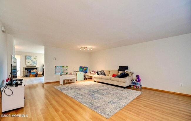 65 Culford Pl in Morganville, NJ - Building Photo - Building Photo