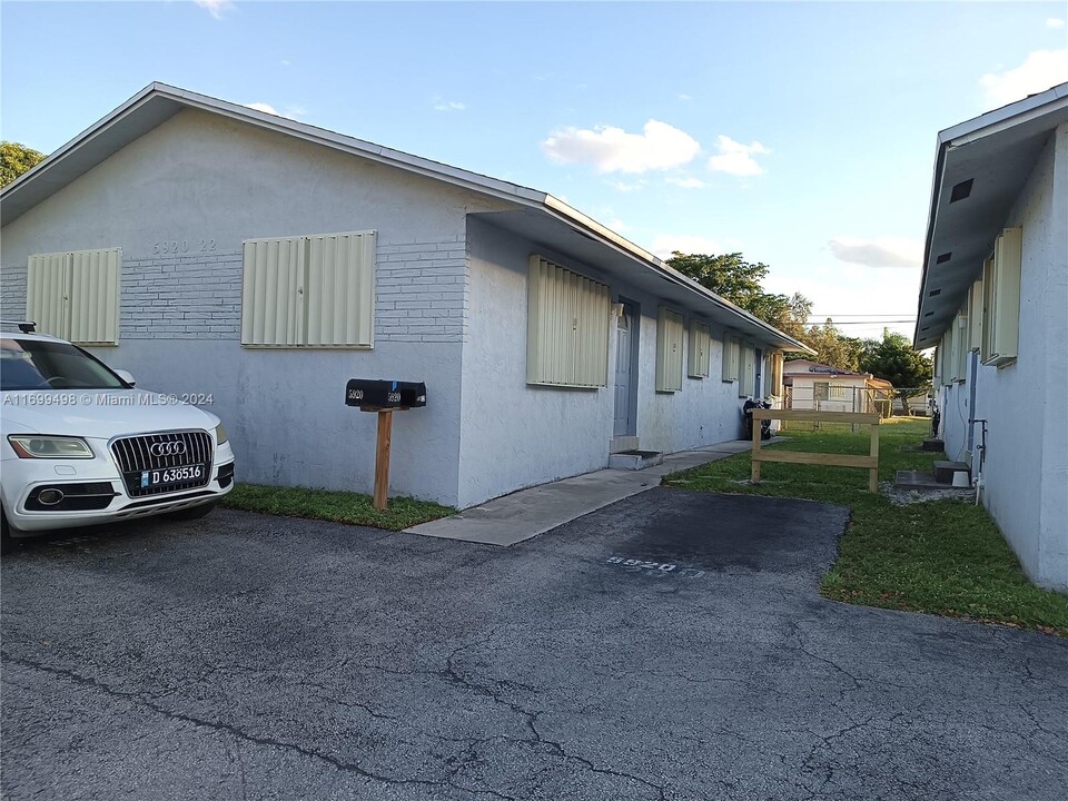 5920 Garfield St in Hollywood, FL - Building Photo