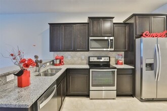 9162 Hillcroft Dr in Riverview, FL - Building Photo - Building Photo