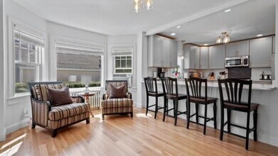 218 Kenyon Ave in South Kingstown, RI - Building Photo - Building Photo