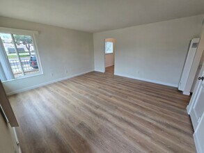 4764-66 Clairemont Dr in San Diego, CA - Building Photo - Building Photo