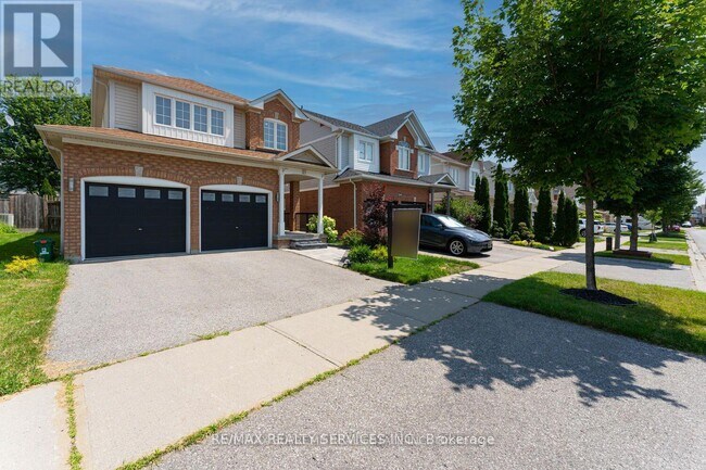 21 Lazio St. in Whitby, ON - Building Photo - Building Photo