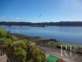 5765 Watauga Beach Dr E in Port Orchard, WA - Building Photo