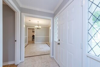 8003 Sharpview Dr in Houston, TX - Building Photo - Building Photo