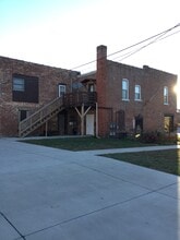 341 N Lafayette St in Macomb, IL - Building Photo - Building Photo