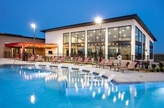 Ascend at Horizon Uptown in Aurora, CO - Foto de edificio - Building Photo