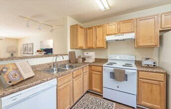 Oak Meadows Apartments in Cocoa, FL - Foto de edificio - Building Photo