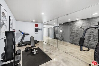 5229 Willowcrest Ave in Los Angeles, CA - Building Photo - Building Photo