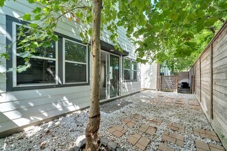9551 Neuens Rd in Houston, TX - Foto de edificio - Building Photo