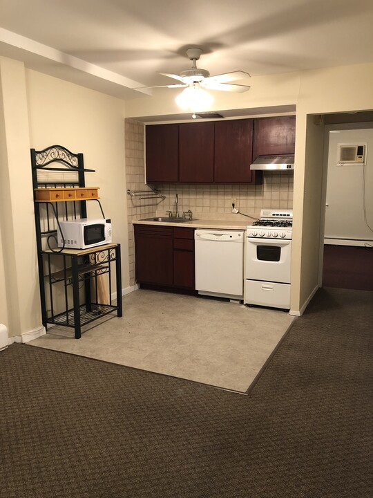 24207-1 Jamaica Ave, Unit 1st Floor in Bellerose, NY - Foto de edificio