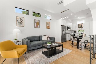 4223 Delano Pl in Dallas, TX - Foto de edificio - Building Photo