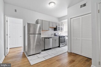 2105 N 17th St in Philadelphia, PA - Building Photo - Building Photo