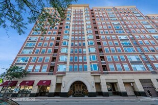 77 S Evergreen Ave in Arlington Heights, IL - Building Photo