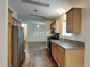 495 Hunnicut Rd SE in Mableton, GA - Foto de edificio - Building Photo