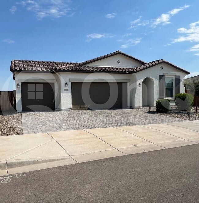 property at 40305 W Agave Rd